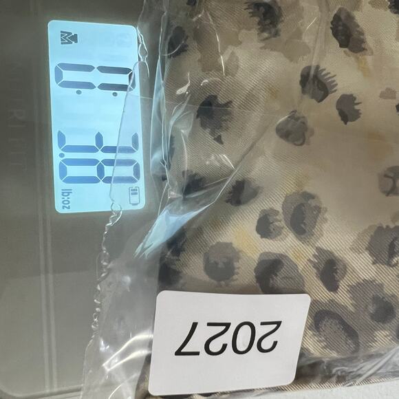 VTG Silk House Tan Black Leopard Animal Print Button Up 100% Silver Blouse Large - Picture 5 of 6